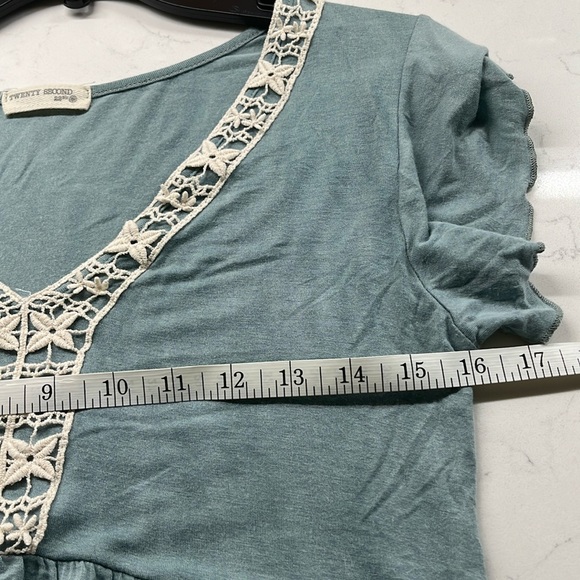 Super Cute Empire Waist Flowy Top - Picture 10 of 12